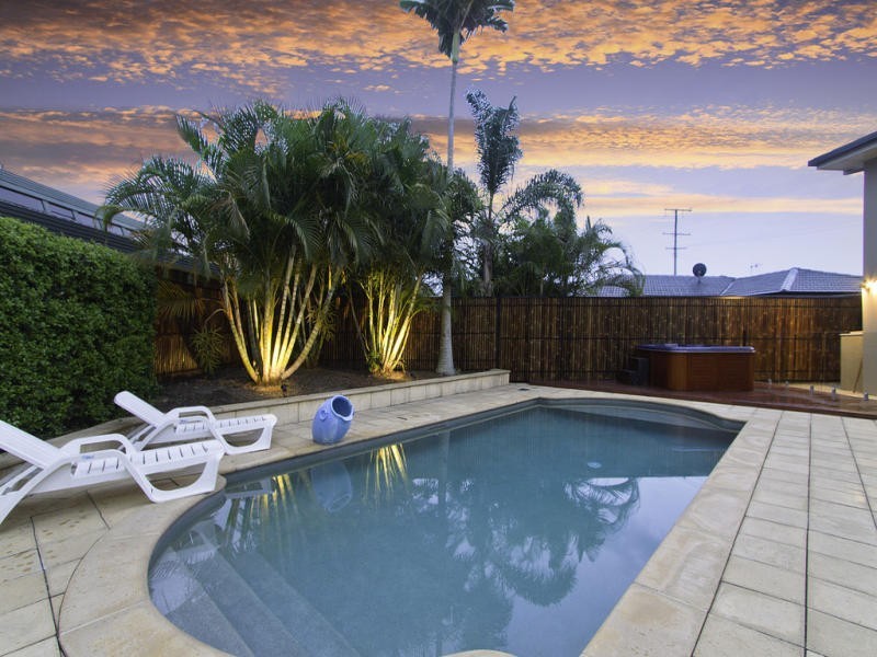 215 Mallawa Drive, Palm Beach QLD 4221