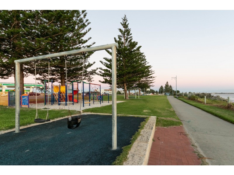 107 Malibu Road, Safety Bay WA 6169