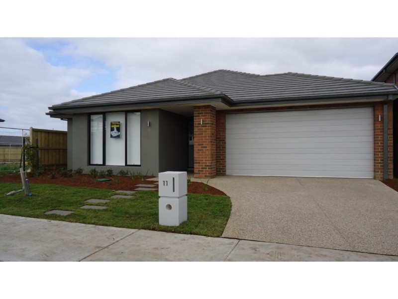 11 Oakham Drive, Williams Landing VIC 3027