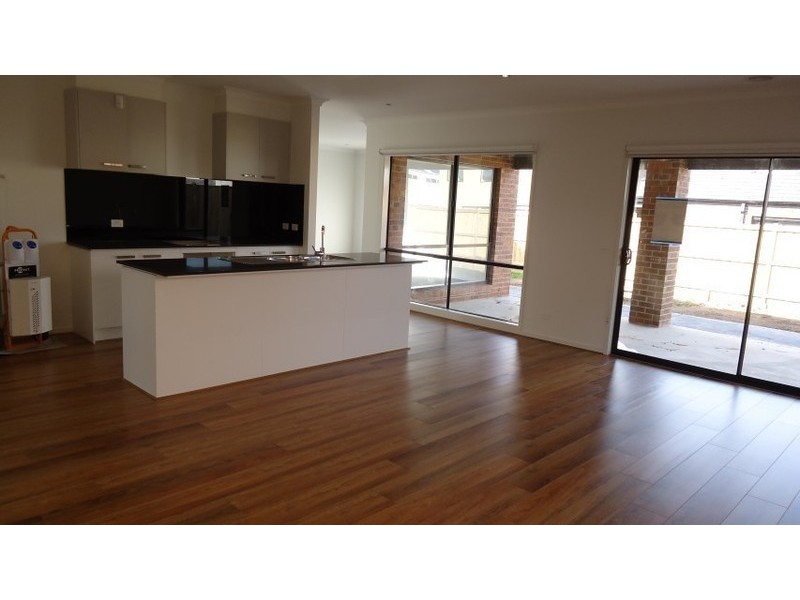 11 Oakham Drive, Williams Landing VIC 3027