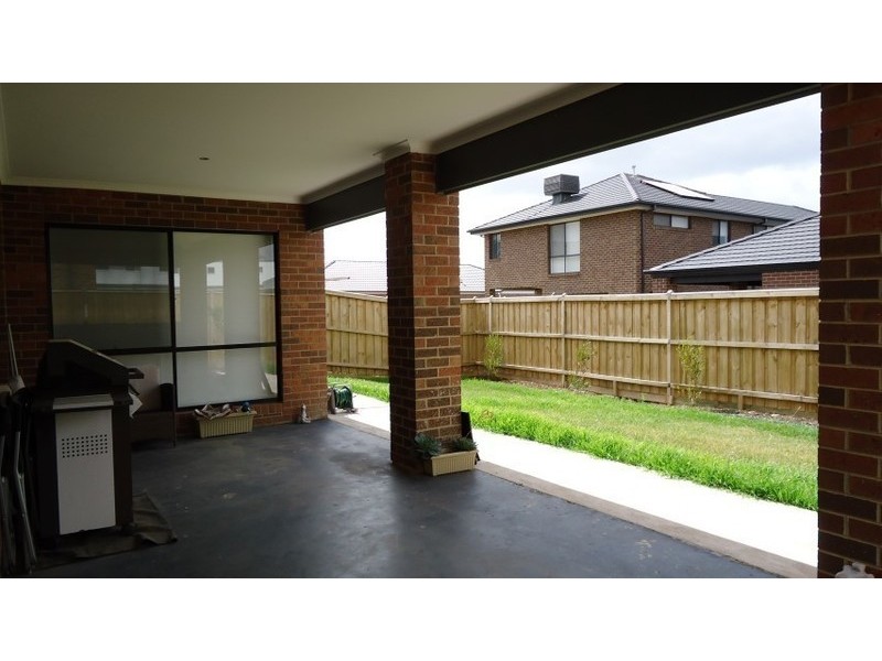 11 Oakham Drive, Williams Landing VIC 3027