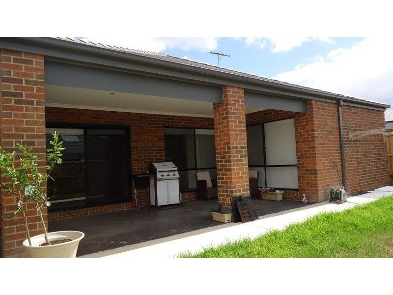 11 Oakham Drive, Williams Landing VIC 3027