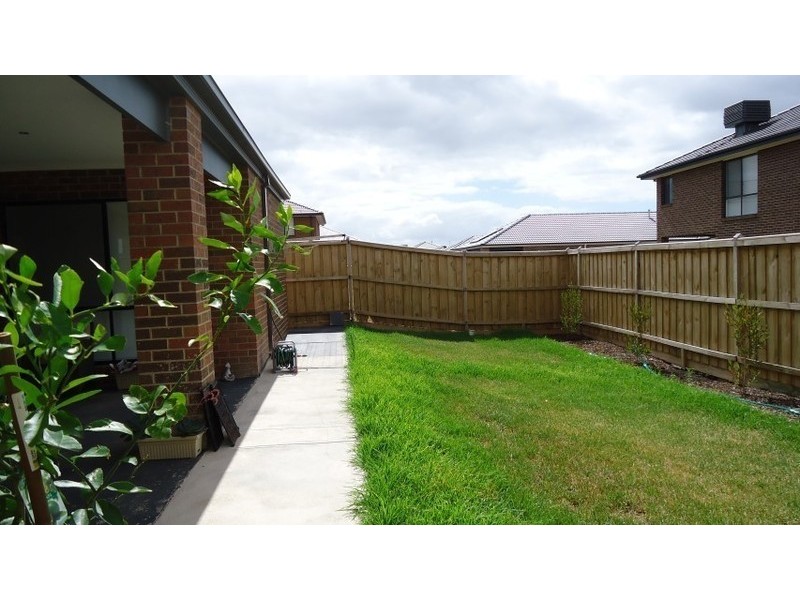 11 Oakham Drive, Williams Landing VIC 3027