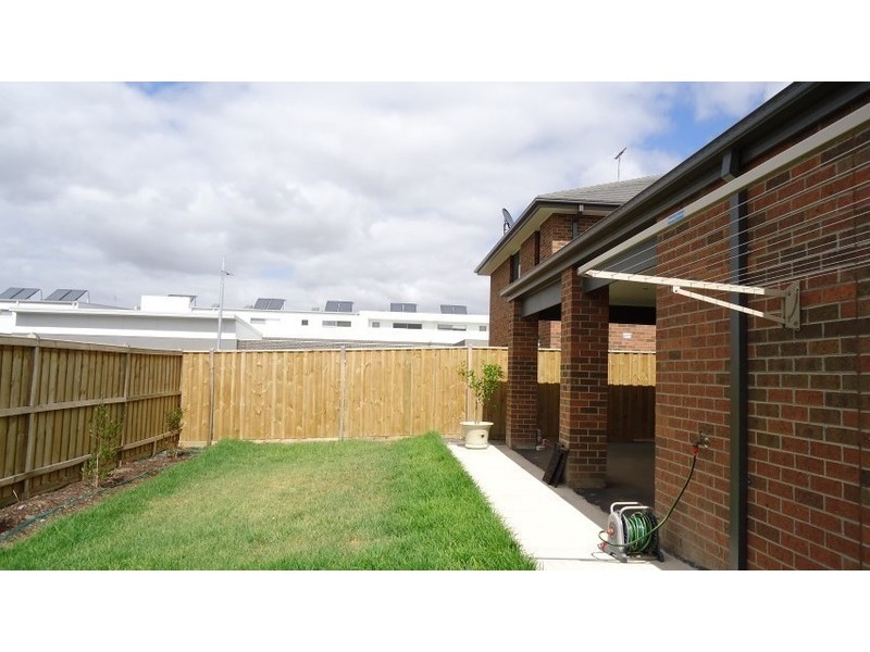 11 Oakham Drive, Williams Landing VIC 3027