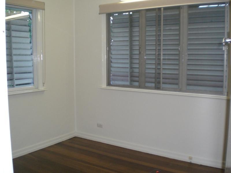 40 Kenmore Rd, Kenmore QLD 4069