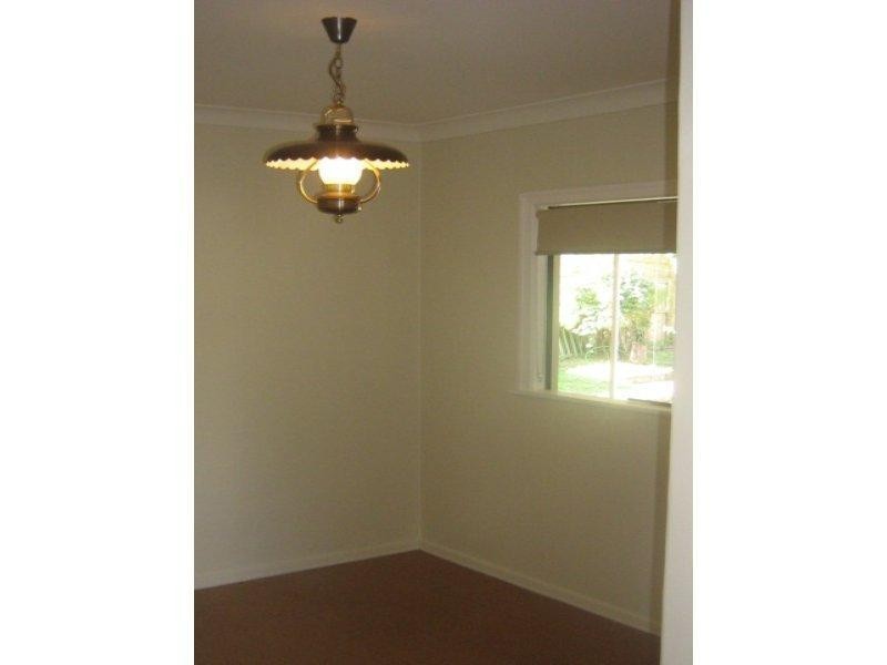 40 Kenmore Rd, Kenmore QLD 4069