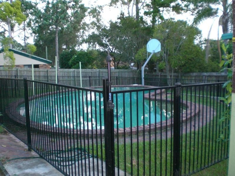 40 Kenmore Rd, Kenmore QLD 4069