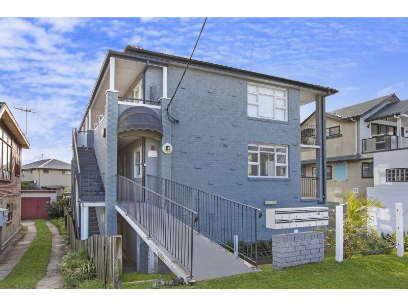 2/83 Carrington Parade, Curl Curl NSW 2096