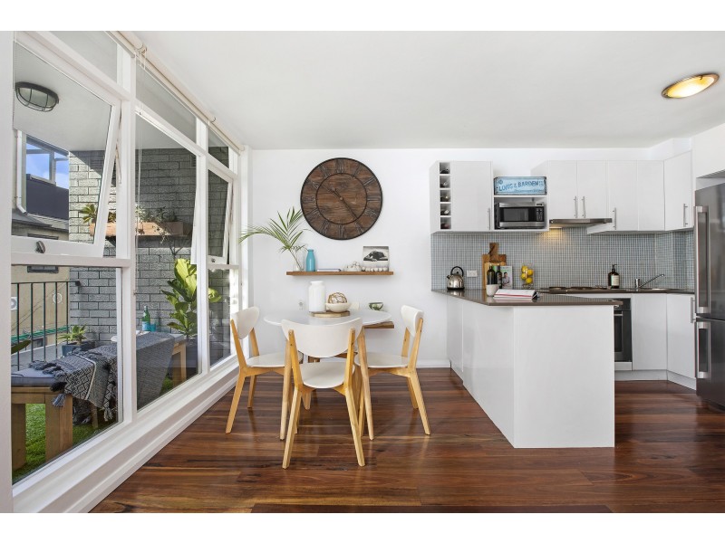 2/83 Carrington Parade, Curl Curl NSW 2096