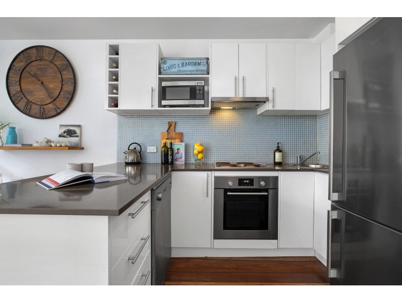 2/83 Carrington Parade, Curl Curl NSW 2096