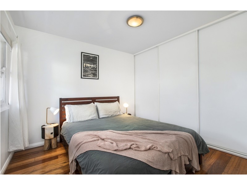 2/83 Carrington Parade, Curl Curl NSW 2096