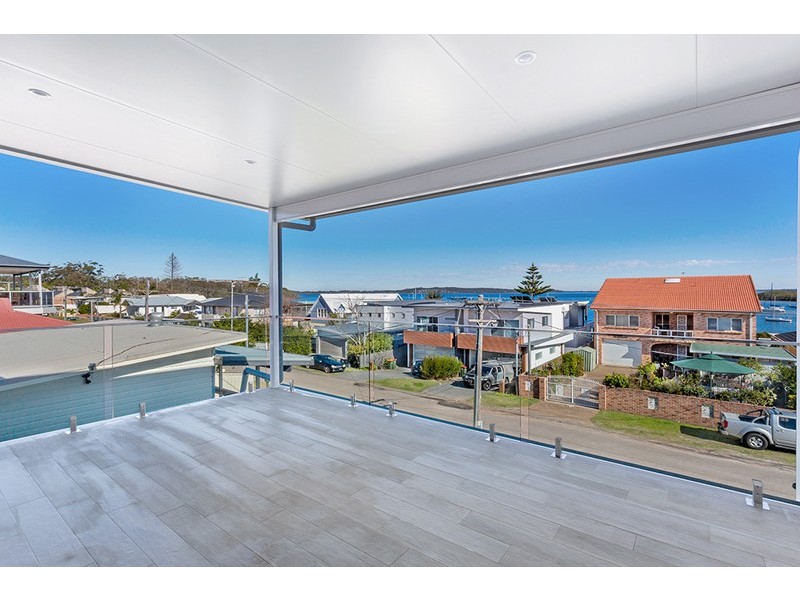 9 Sunset Boulevard, Soldiers Point NSW 2317