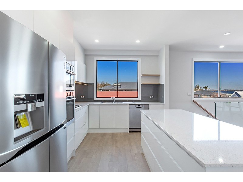 9 Sunset Boulevard, Soldiers Point NSW 2317
