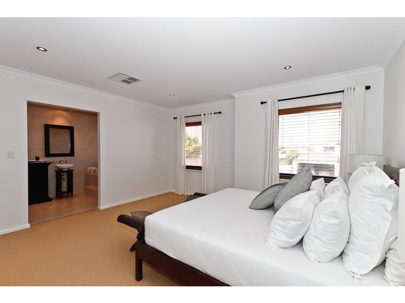 54 Discovery Circuit, Iluka WA 6028