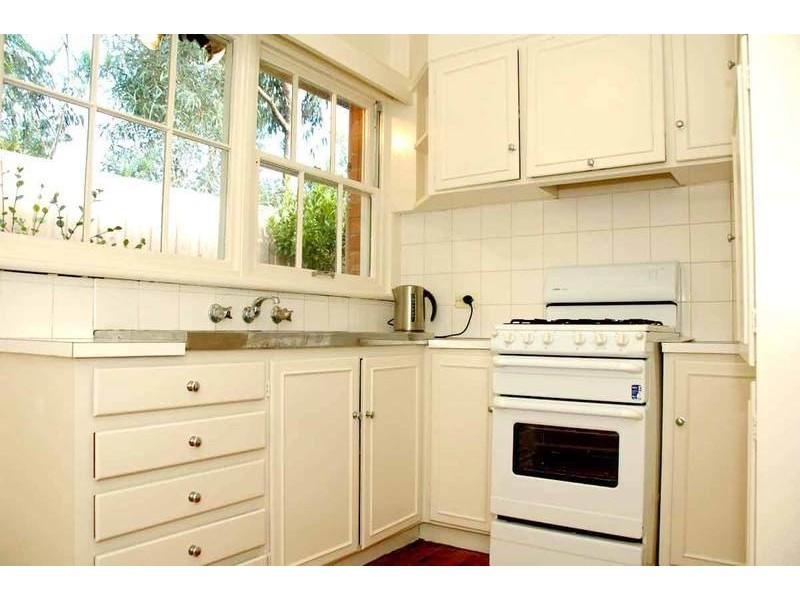 8/5 Pakenham Street, Blackburn VIC 3130