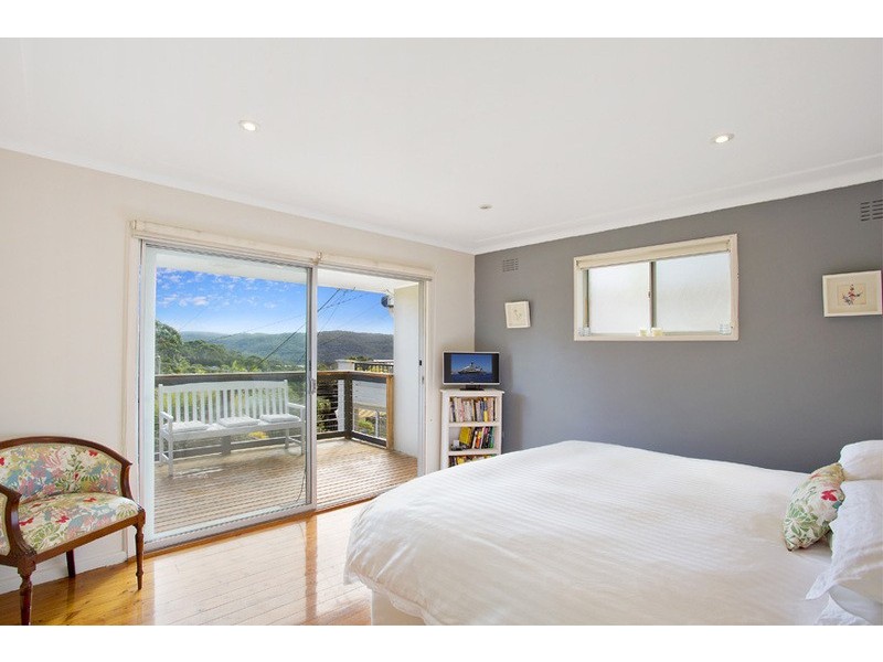 6 Ennerdale Crescent, Wheeler Heights NSW 2097