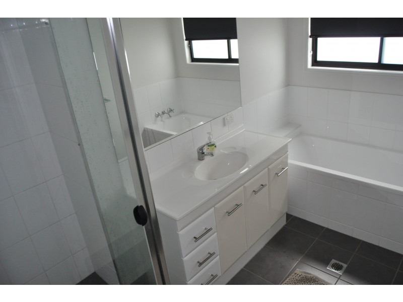 17 Brearley Court, Rural View QLD 4740