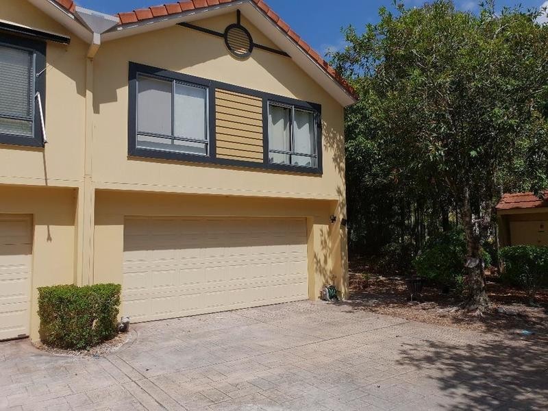 10 Fonthac/125 Santa Cruz Boulevard, Clear Island Waters QLD 4226