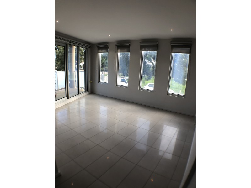 2/11 Woods Street, Yarraville VIC 3013