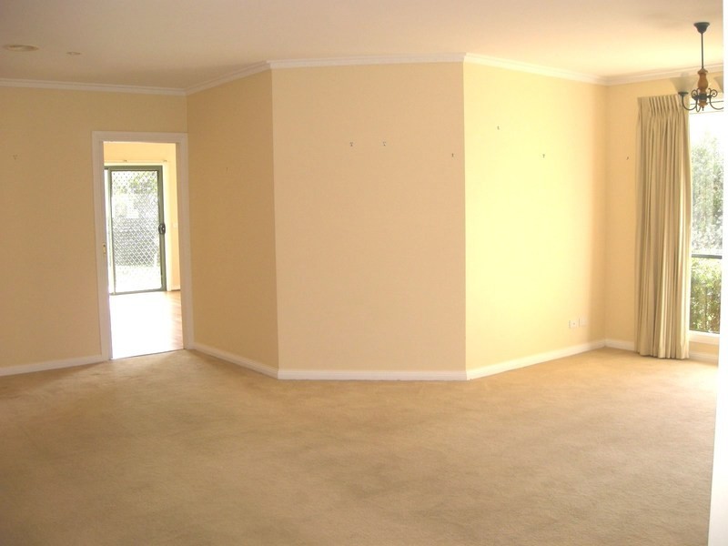 28 Oakwood Crescent, Waurn Ponds VIC 3216