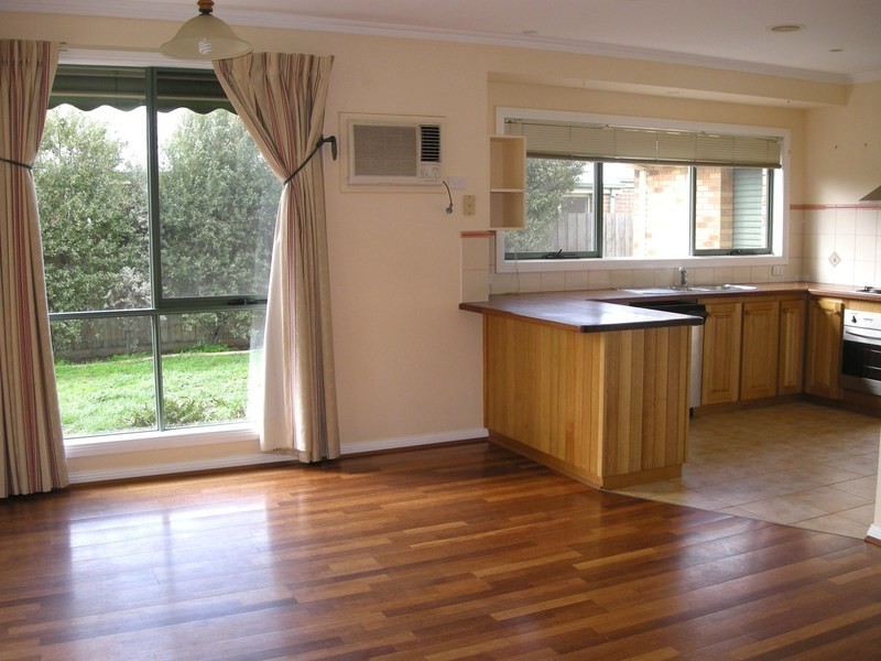 28 Oakwood Crescent, Waurn Ponds VIC 3216