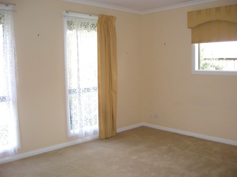 28 Oakwood Crescent, Waurn Ponds VIC 3216