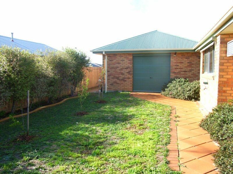 28 Oakwood Crescent, Waurn Ponds VIC 3216