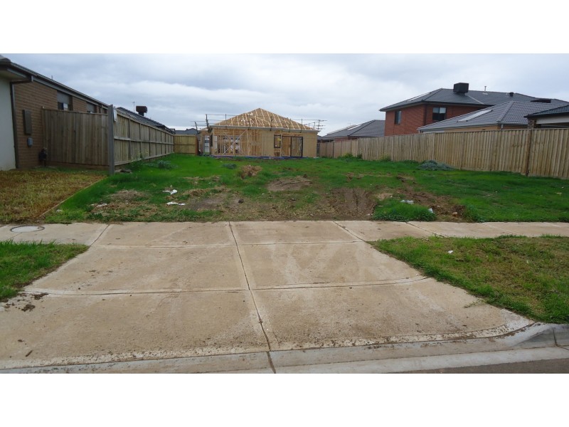 39 Anglers Avenue, Point Cook VIC 3030