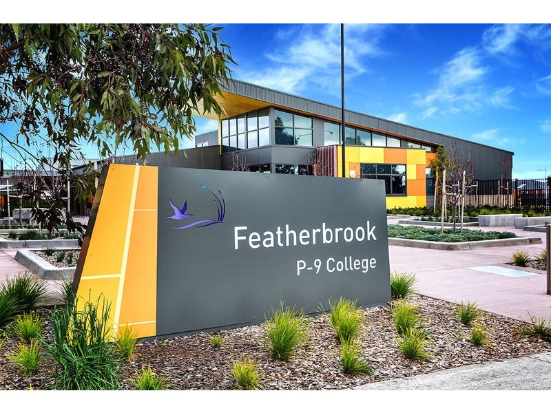 39 Anglers Avenue, Point Cook VIC 3030