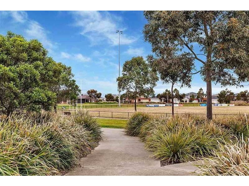 39 Anglers Avenue, Point Cook VIC 3030