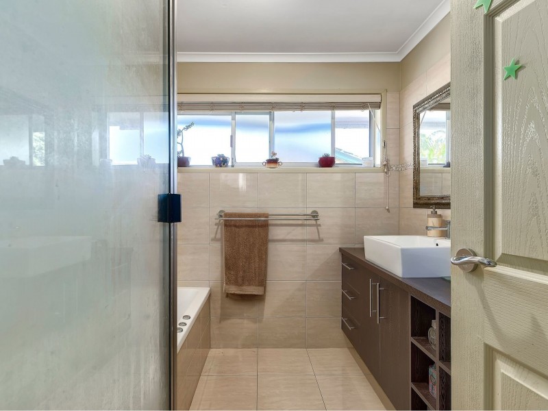 11 Ironbark Crescent, Camira QLD 4300