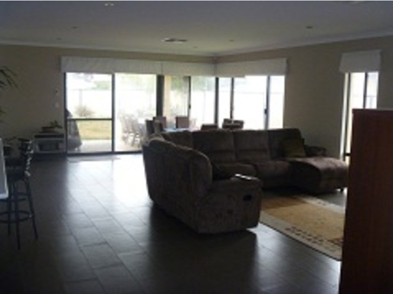 14 Sorrento Turn, Secret Harbour WA 6173