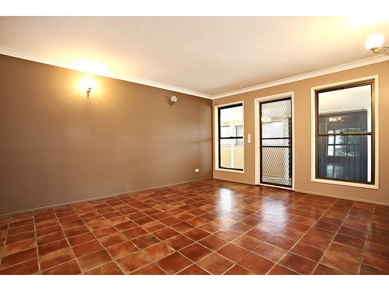 21 Parkroyal Crescent, Regents Park QLD 4118