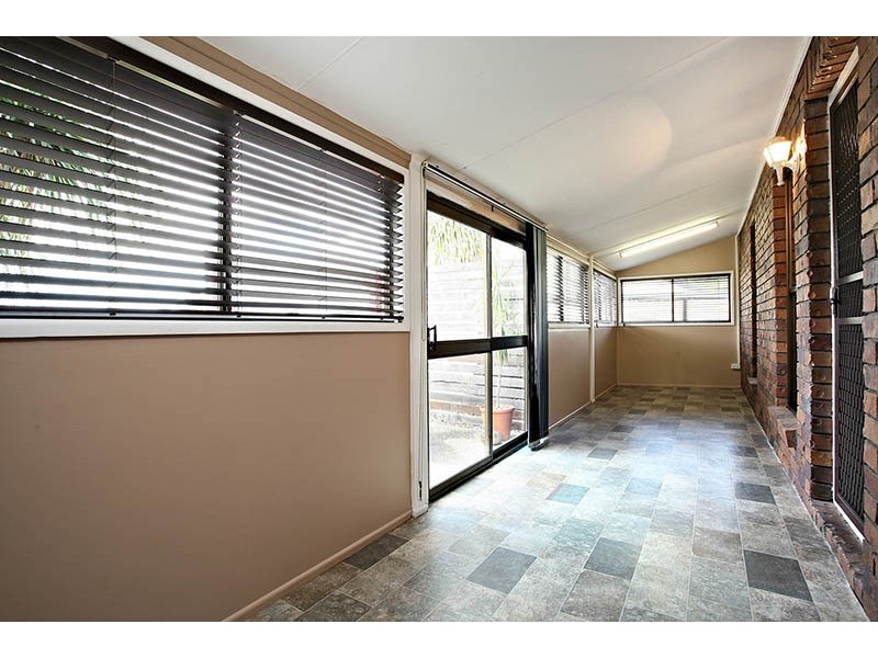 21 Parkroyal Crescent, Regents Park QLD 4118