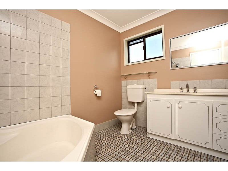 21 Parkroyal Crescent, Regents Park QLD 4118