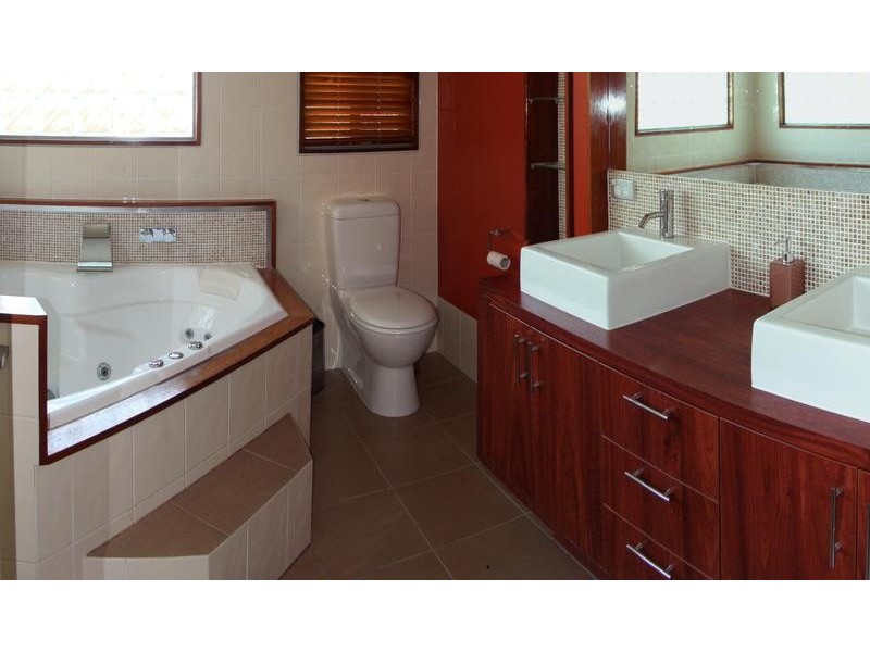 8 Muldoon Court, Eimeo QLD 4740