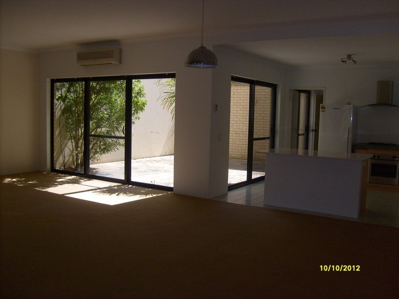 16 Juniper Bank Way, Subiaco WA 6008