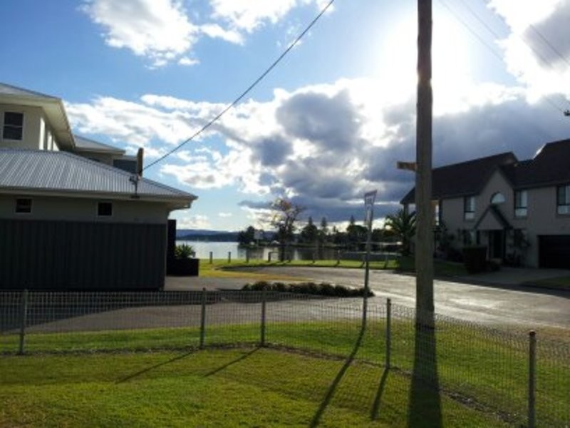 1 Arthur Street, Belmont South NSW 2280