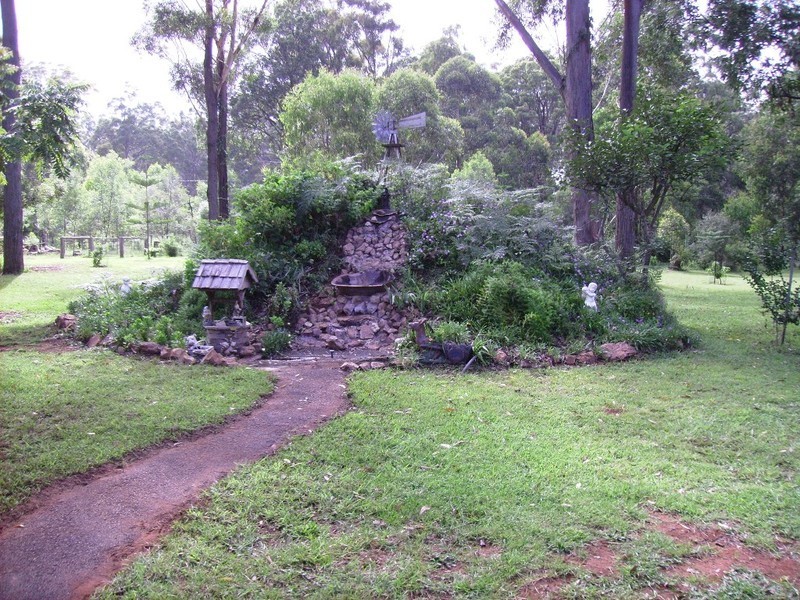 61 Zeller Road, Mount Luke QLD 4352