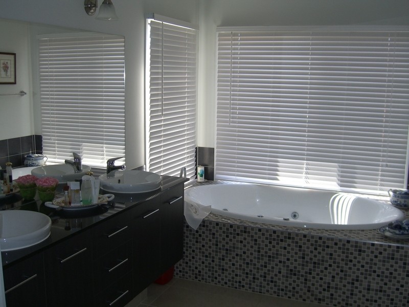 1 Cranwell Square, Caroline Springs VIC 3023