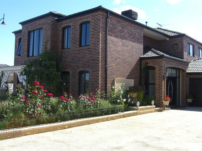 1 Cranwell Square, Caroline Springs VIC 3023