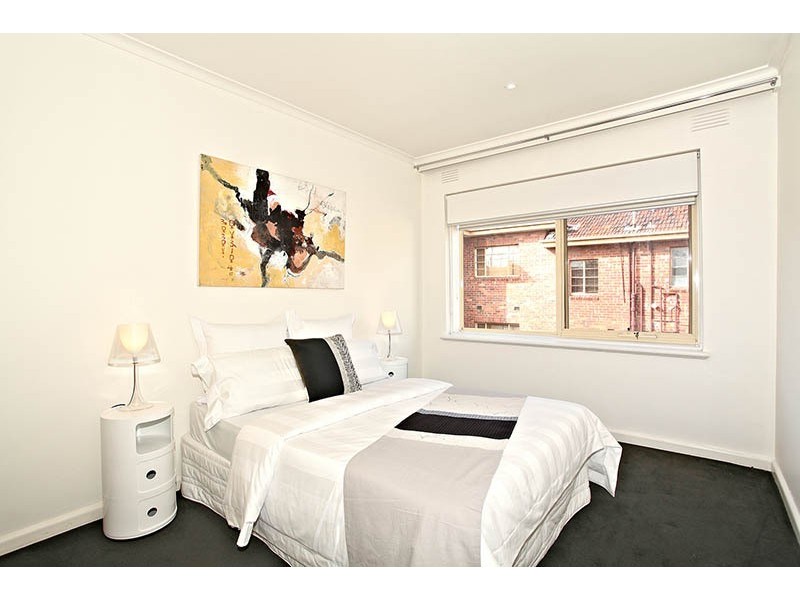 8/10 Mitford St, St Kilda VIC 3182