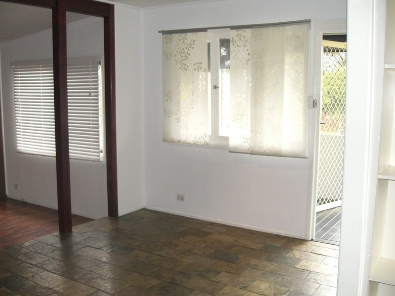 16 Sylvania Street, Logan Central QLD 4114