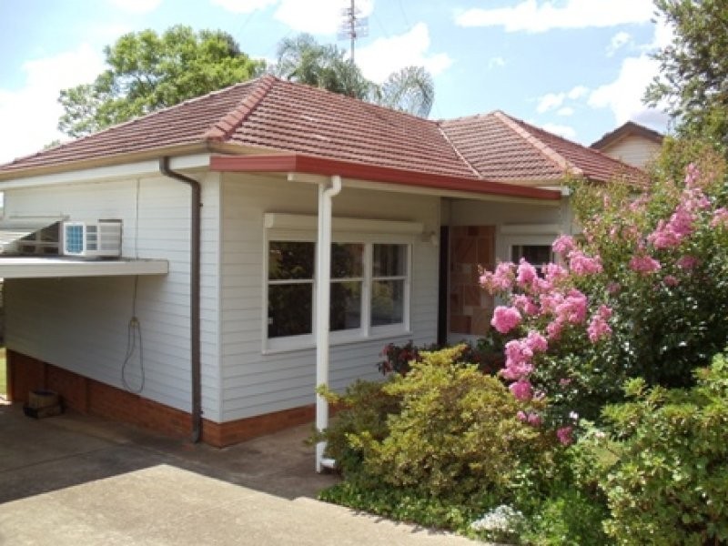 19 Grandview Dr, Campbelltown NSW 2560