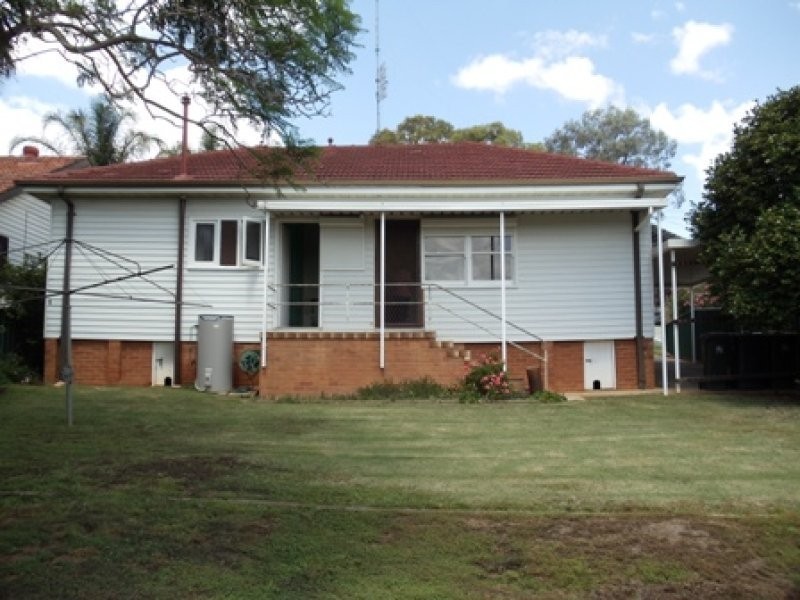 19 Grandview Dr, Campbelltown NSW 2560