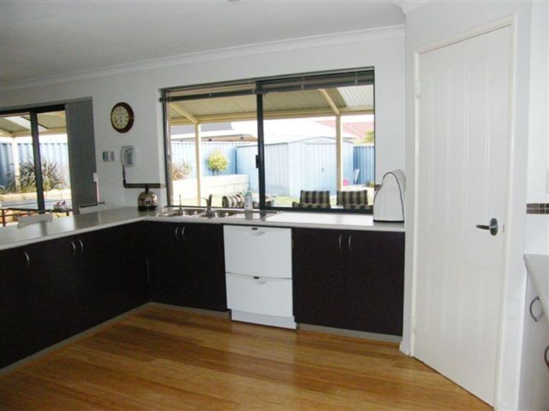 5 Evian Glen, Port Kennedy WA 6172