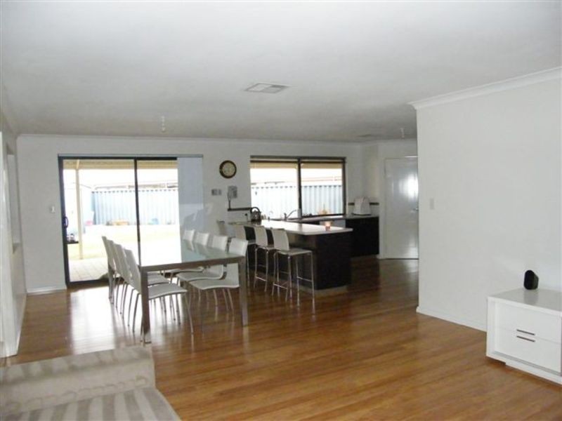 5 Evian Glen, Port Kennedy WA 6172