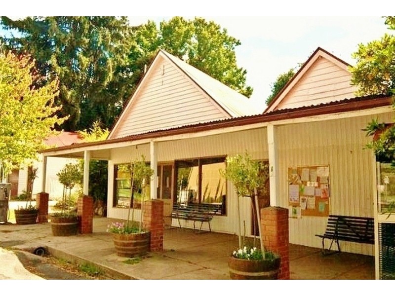 4 Main Rd, Stanley VIC 3747