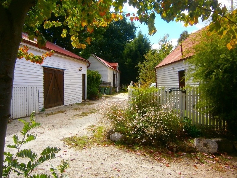 4 Main Rd, Stanley VIC 3747