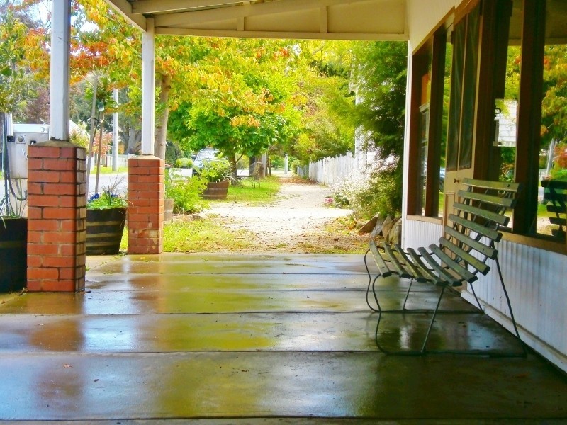 4 Main Rd, Stanley VIC 3747
